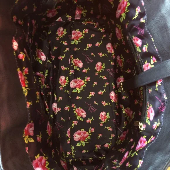 Betsey Johnson Pink Quilted Heart Bow Tote Bag - Picture 4 of 13